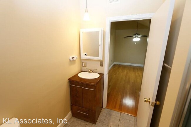 Building Photo - 1 br, 2 bath House - 1645 Carriage House T...