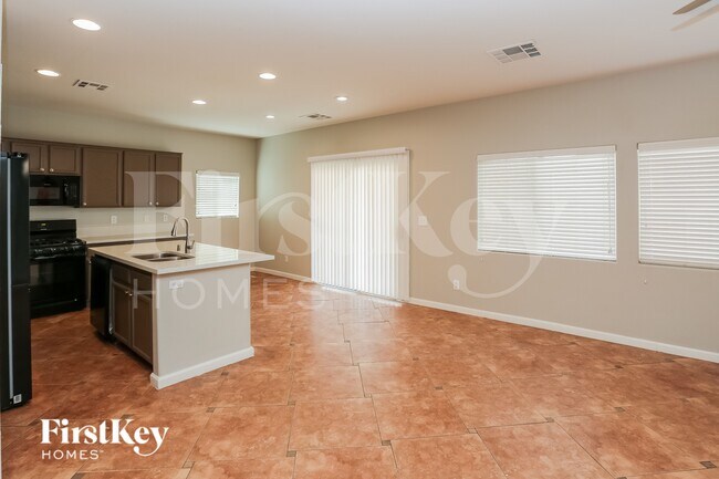 Foto del edificio - 6425 Casamar St