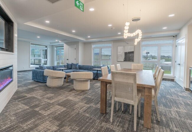 Photo du bâtiment - 1540 Venetian Blvd