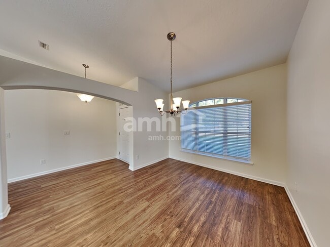 Foto del edificio - 985 Hyannis Port Dr