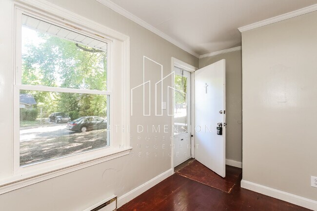 Building Photo - 1430 Marne St