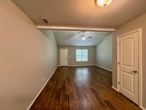 Building Photo - 2904 SW Amberwood Ave