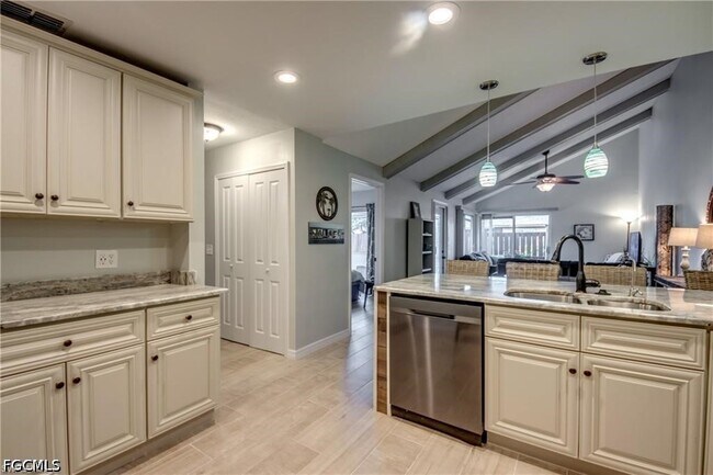 Building Photo - 6337 Royal Woods Dr