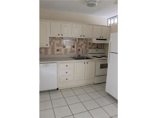 Building Photo - COMING SOON! 2/1 VERO BEACH!