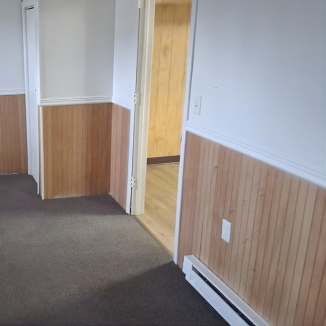 Building Photo - 802 Main St