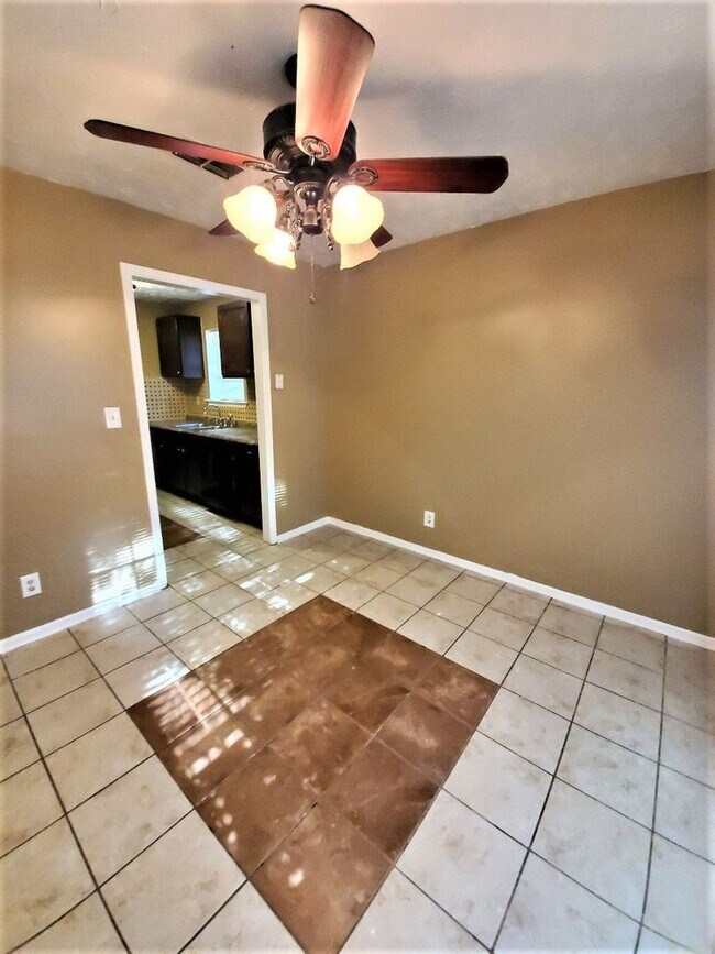 Foto del edificio - Charming 3-Bedroom, 2-Bath Home in Eastern...