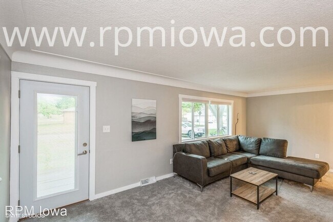 Foto del edificio - 3 br, 1.5 bath House - 301 NW Scott Street