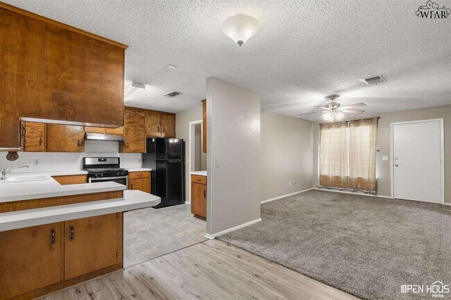 Foto del edificio - 1424 Christine Rd