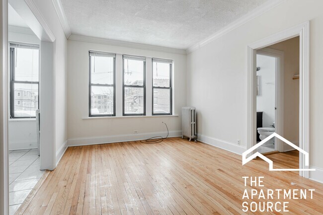 Foto del edificio - 2715 N Milwaukee Ave