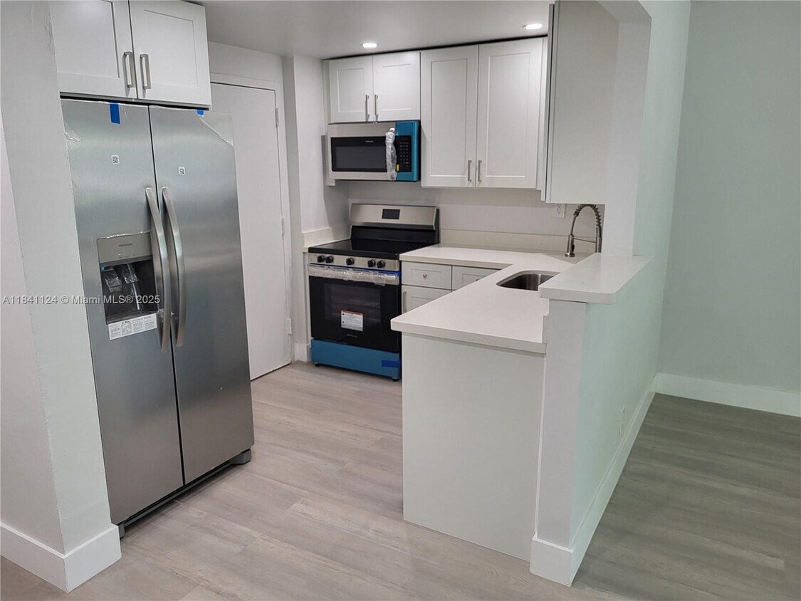 Foto principal - 9125 SW 77th Ave