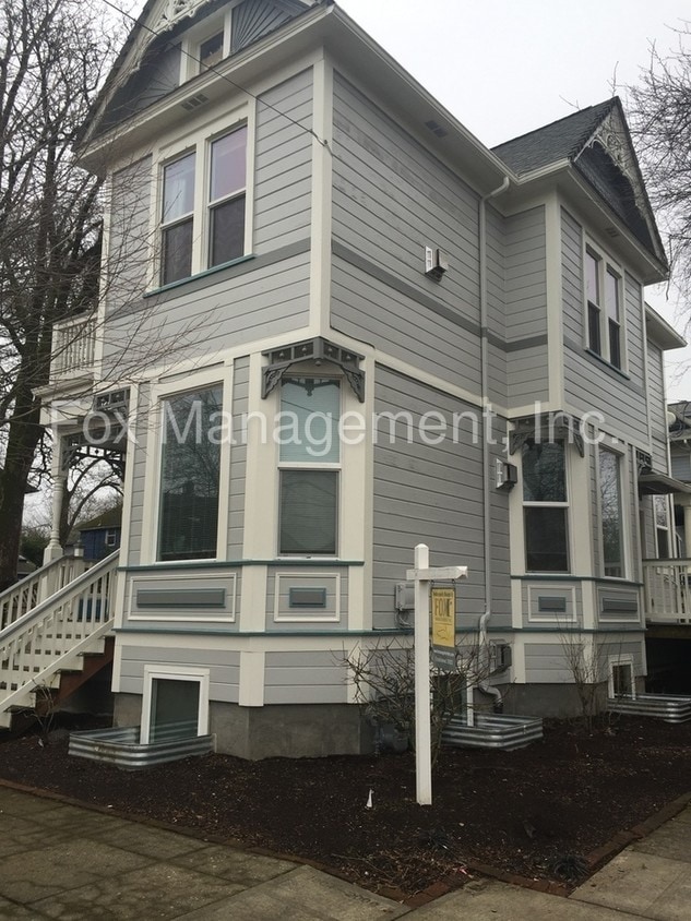 Primary Photo - 1104 SE Lincoln St