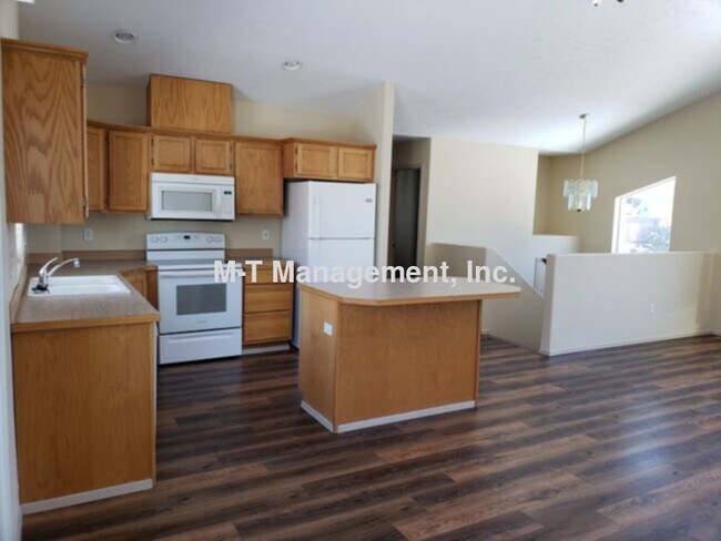 Building Photo - 1028 E 29th Ave