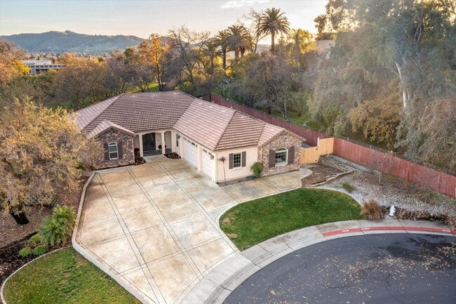 Building Photo - Custom N. Vacaville Single-Story Home in an Exclusive Gated Community!