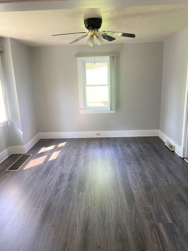 Building Photo - Recently Updated 2 Bedroom House in Verona...