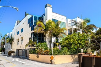 Building Photo - 11 Voyage St
