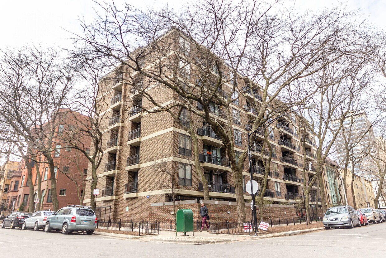 Primary Photo - 2600 N Hampden Ct