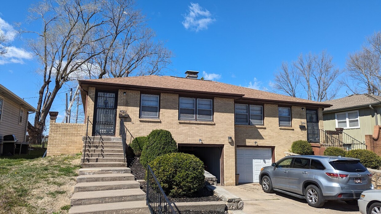 3418 S Oxford Ave, Independence, MO 64052 Townhome Rentals in