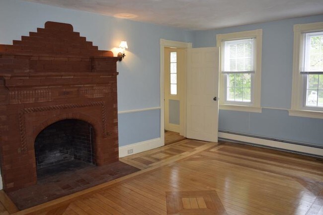 Building Photo - Beautiful 2nd floor Colonial farmhouse
