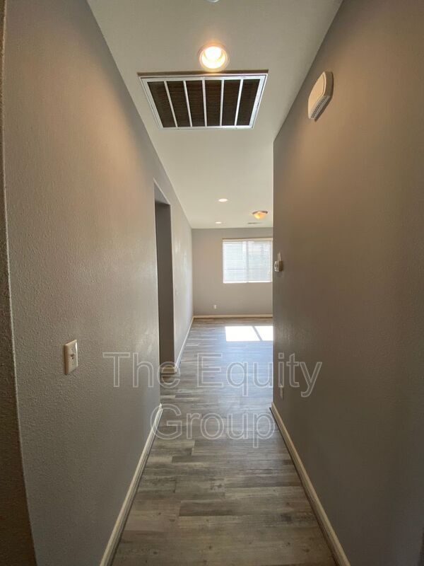 Foto del edificio - 2422 W Allen Ave