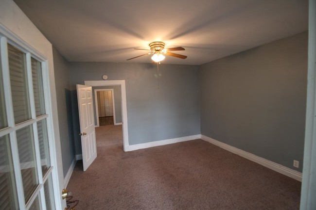 Foto del edificio - 1 bedroom in Louisville KY 40209