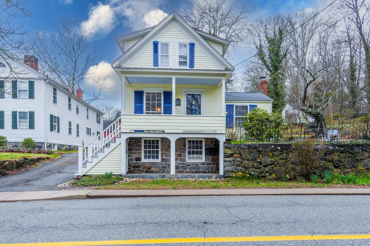Primary Photo - 20 Grove St