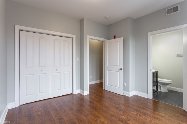 Building Photo - 2476 Frankford Ave
