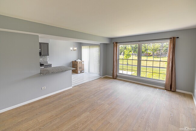 Foto del edificio - 230 E Shag Bark Ln