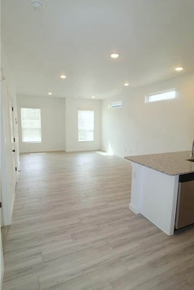 Foto del edificio - 811 Arctic Ave