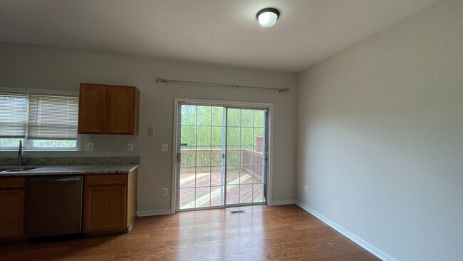 Foto del edificio - Stafford End Unit Townhome