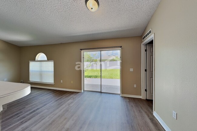 Building Photo - 147 Timbercreek Pines Cir