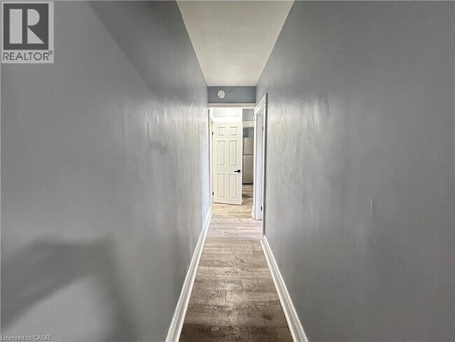 Photo du bâtiment - 831 Main St E