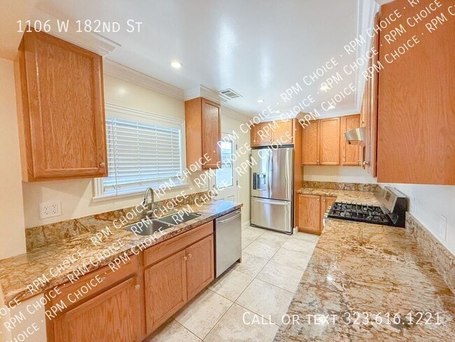 Building Photo - 1106 W 182nd St