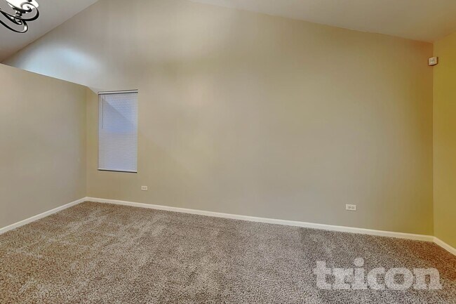 Foto del edificio - 8007 Shady Oak Rd