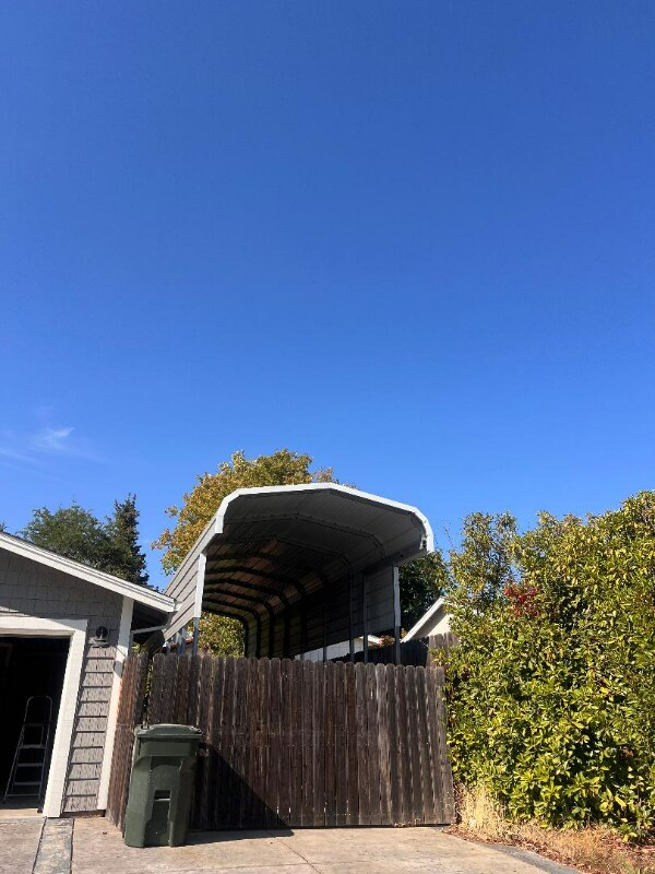 Foto del edificio - 8195 Stacey Hills Dr