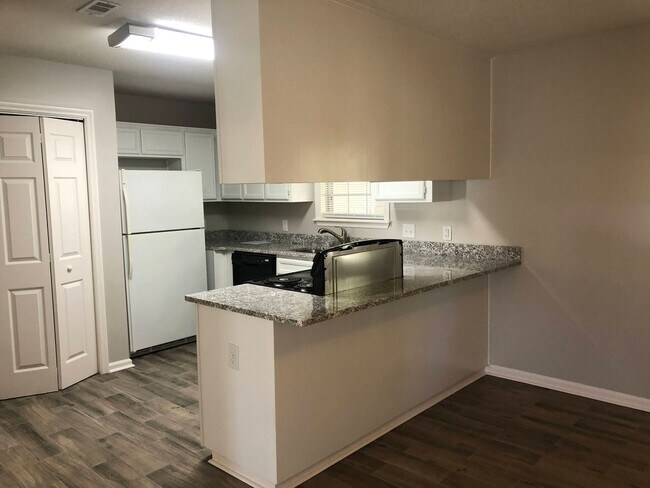 Building Photo - Charming 3-Bedroom Home with Private Fence...