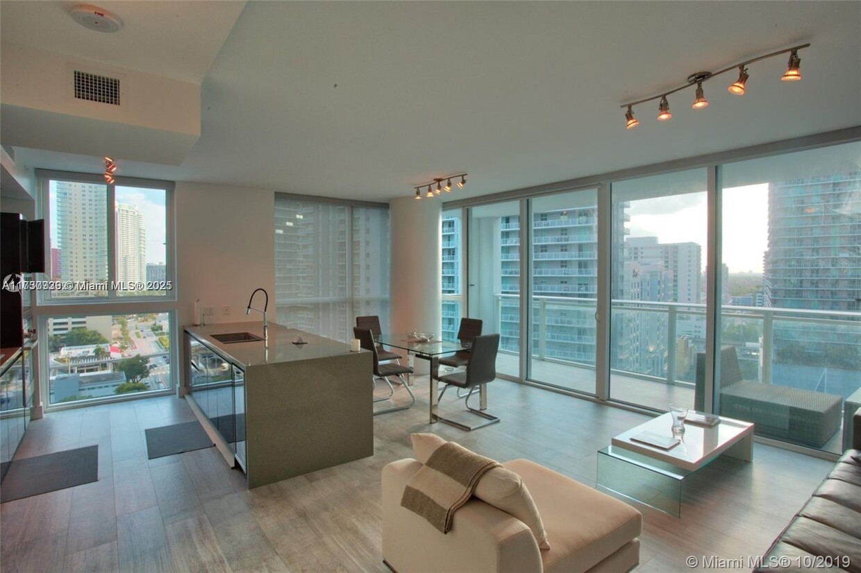 Foto principal - 1080 Brickell Ave