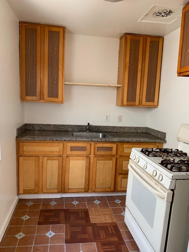 Building Photo - 6620 Brann St