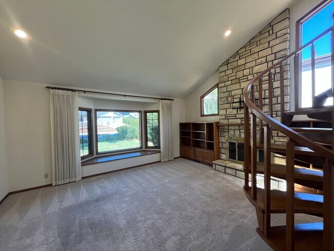 Building Photo - Spacious Home with views of the Irish Hill...