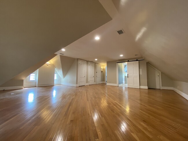 Building Photo - 2641 Highland Ave