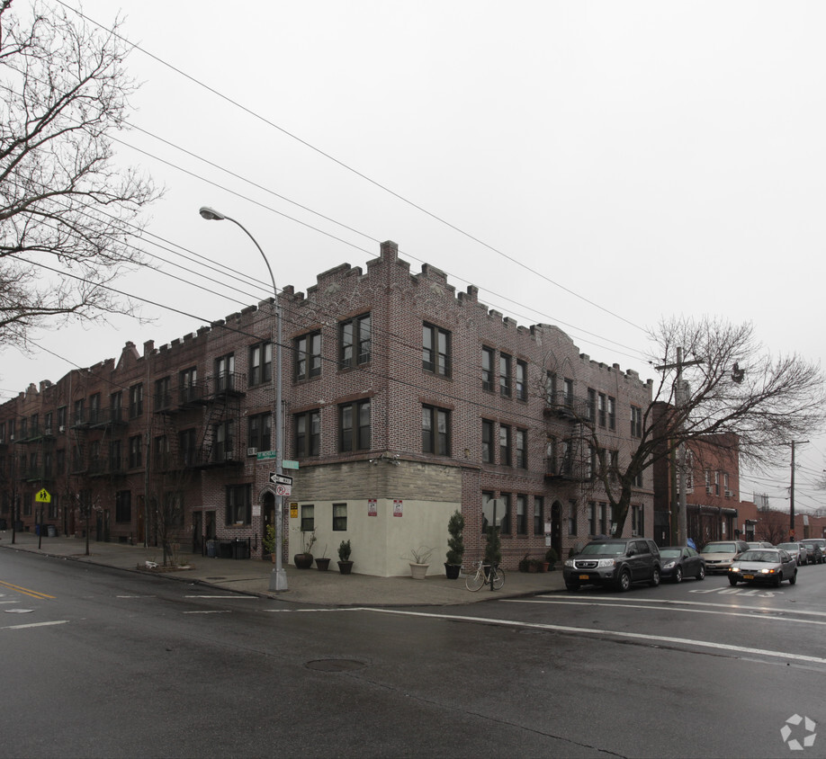 Primary Photo - 42 Saint Nicholas Ave