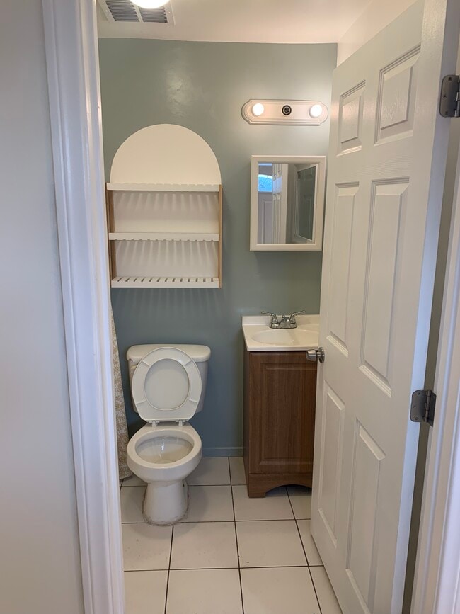 Building Photo - 2041 S Garth Ave