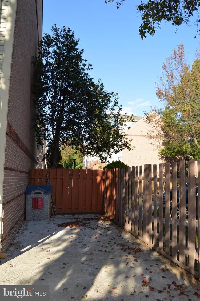 Building Photo - 3001 Colonial Springs Ct
