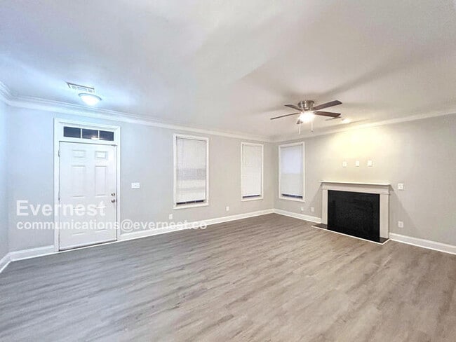 Building Photo - 1305 Sweetbriar Cir