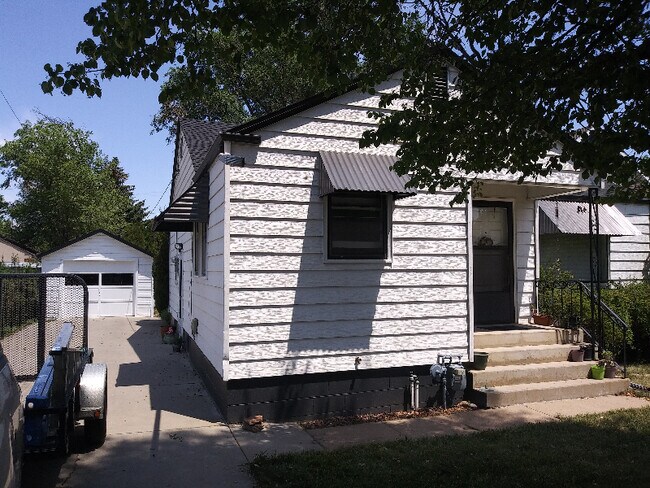 Building Photo - 729 Franklin Ave