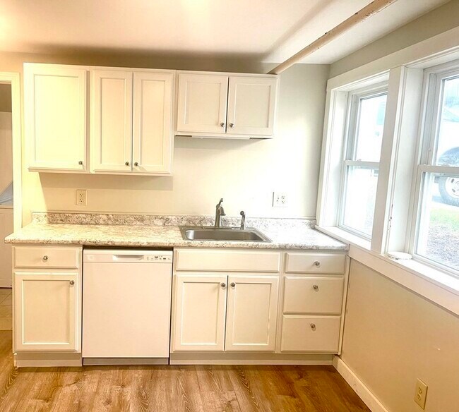 Building Photo - 6 Trottier St