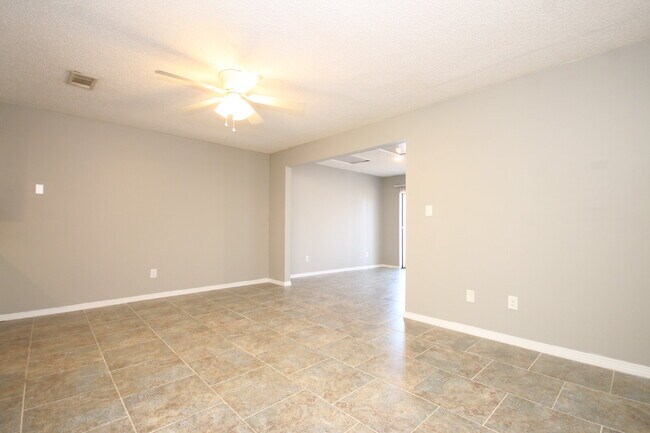 Foto del edificio - Southwest Pensacola Townhome Near NAS Pensacola with Granite Kitchen & Privacy-Fenced Patio