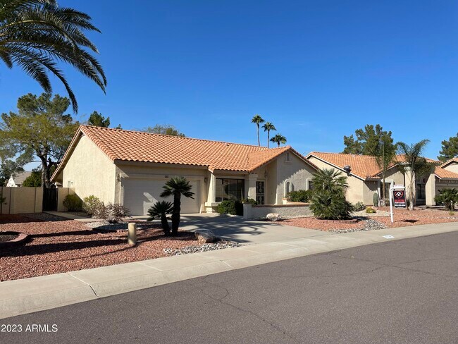 Building Photo - 9724 W Escuda Dr