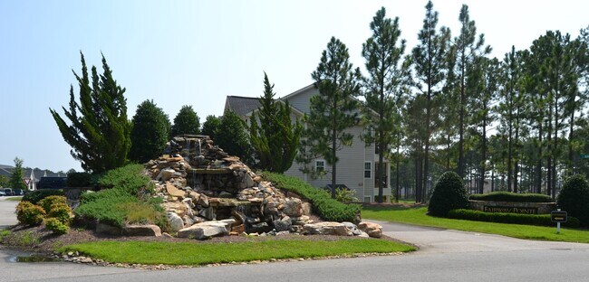 Foto del edificio - Back on the Market TODAY!  Condo Living At...