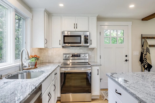 Building Photo - 126 Twin Hill Rd