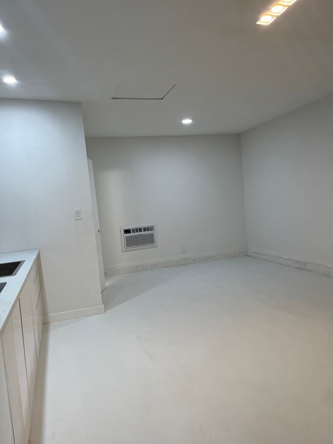 Foto del edificio - 365 Morrison Canyon Rd